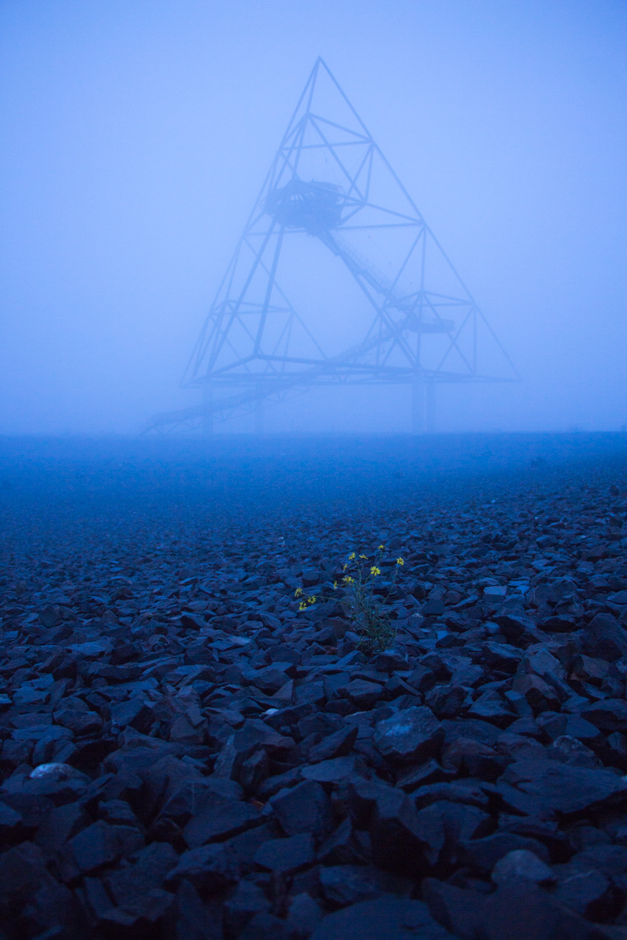 LinnDubh - Advent, Advent, die Halde brennt - Der Tetraeder auf der Halde Beckstraße in Bottrop
